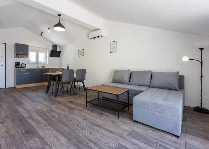 Luxury Apartments Lovorka 3 & 4***/****