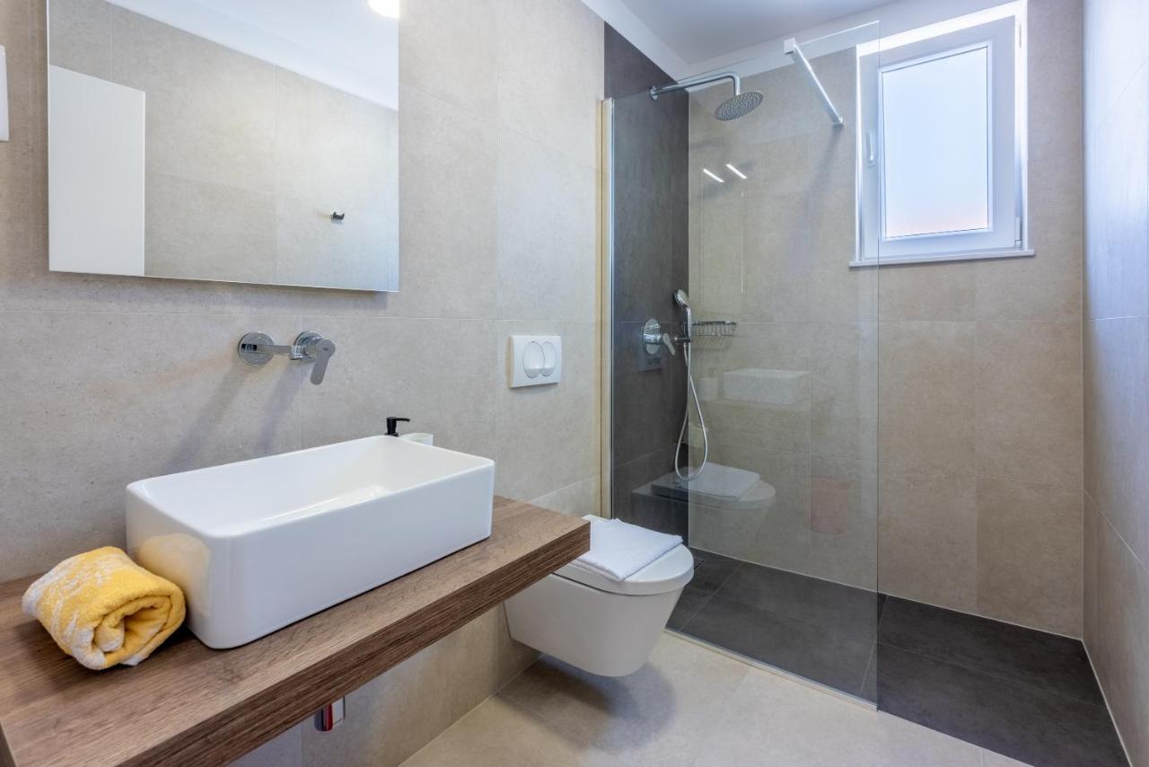 Apartment Luxury Lovorka 3 & 4***/****