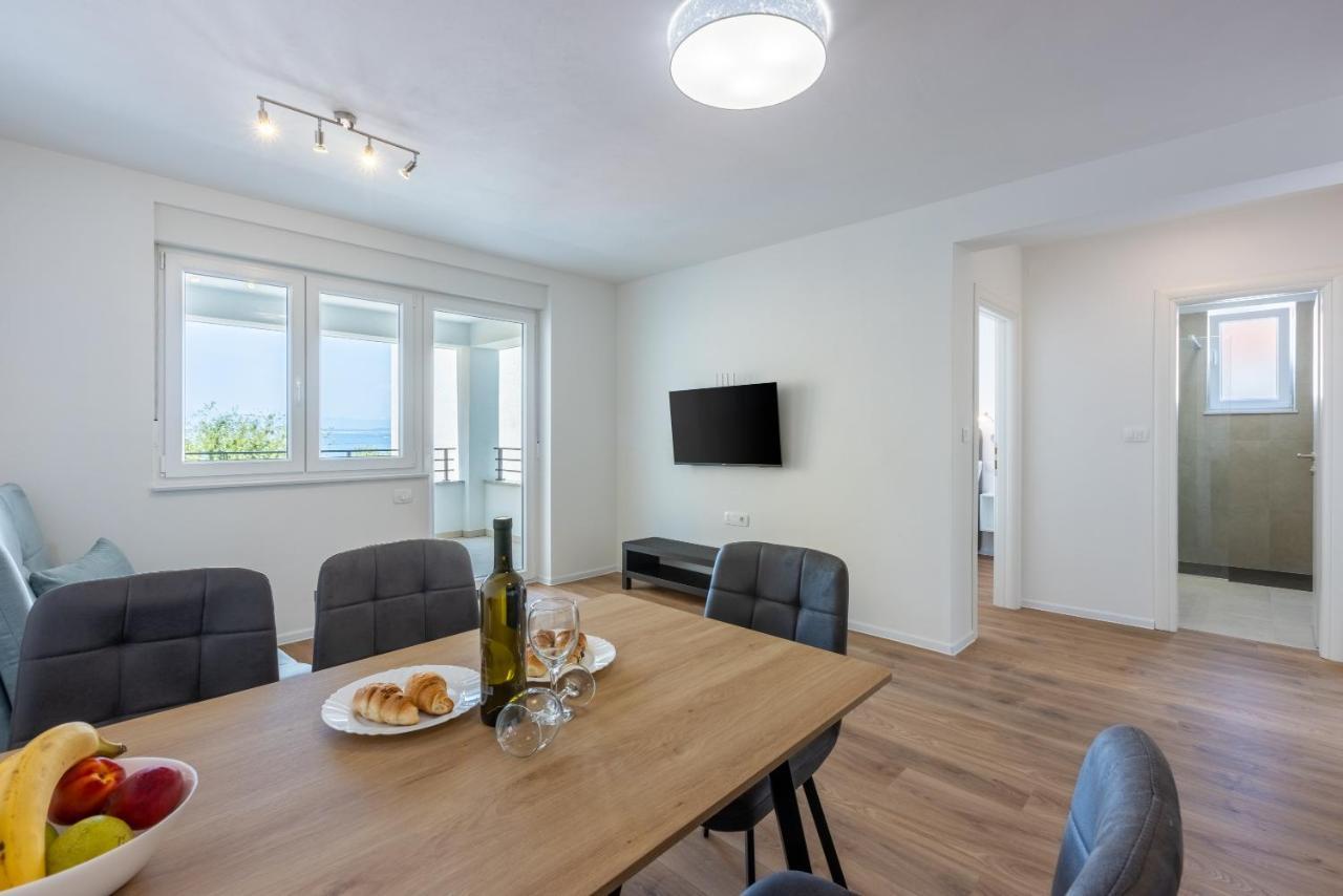 Apartment Luxury Lovorka 3 & 4***/**** Selce