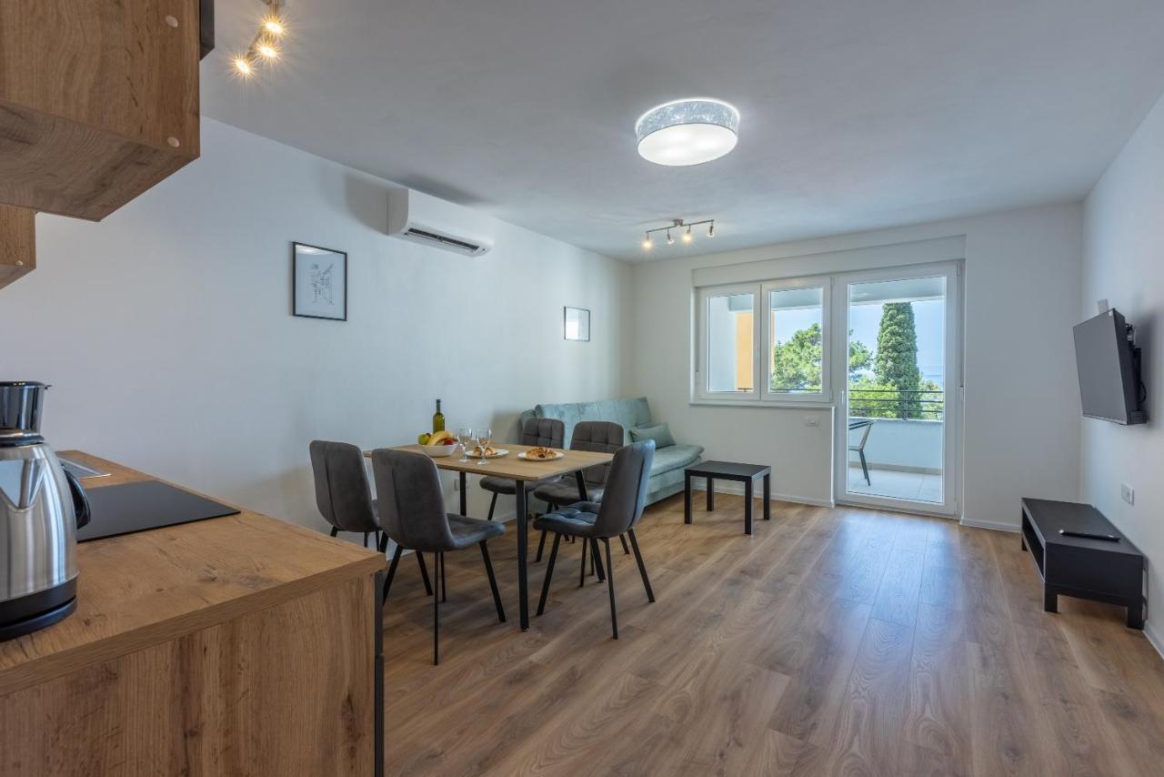 Apartment Luxury Lovorka 3 & 4***/**** Selce