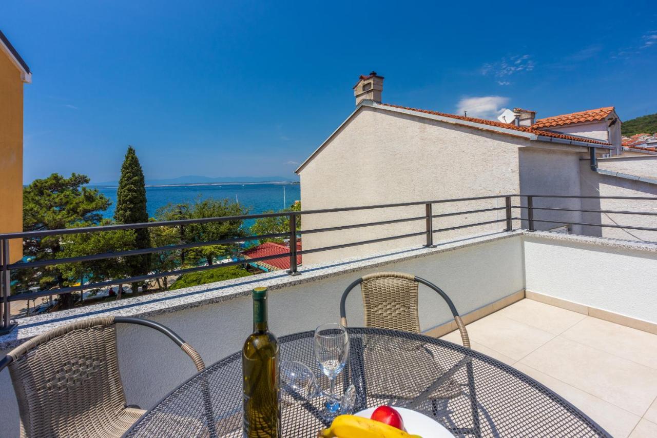 Luxury Lovorka 3 & 4***/**** Apartment Selce